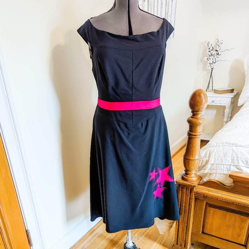 ~*Torrid Vintage 90's Black and Pink Star Dress - Size 16*~